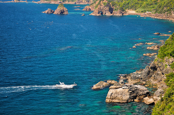 天草の海の岩場